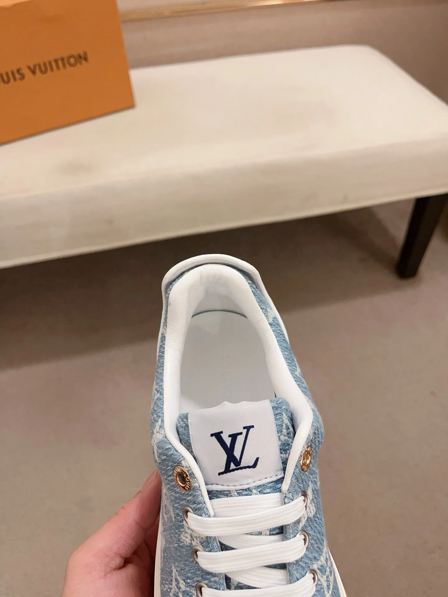 Men's shoes💰 400💰Louis Vuitton (Louis Vuitton/LV) top 🔍🔍 new models are on sale at the same time, the upper 🇮🇹 imported first-layer cowhide from Italy, fully imported sheepskin lining 💪💪, completely 1⃣️ to 1 ⃣️Re-engraved🇮🇹💪💪, ⚠Sole: The original sole is specially provided by the original factory, the exclusive movable molded sole is super comfortable, ⚠The original factory follows the order, 🔍🔍high quality, you can enter and exit the counter at will, welcome to compare⚠. Code number: 38-44. Can be customized for 45 non-refundable!